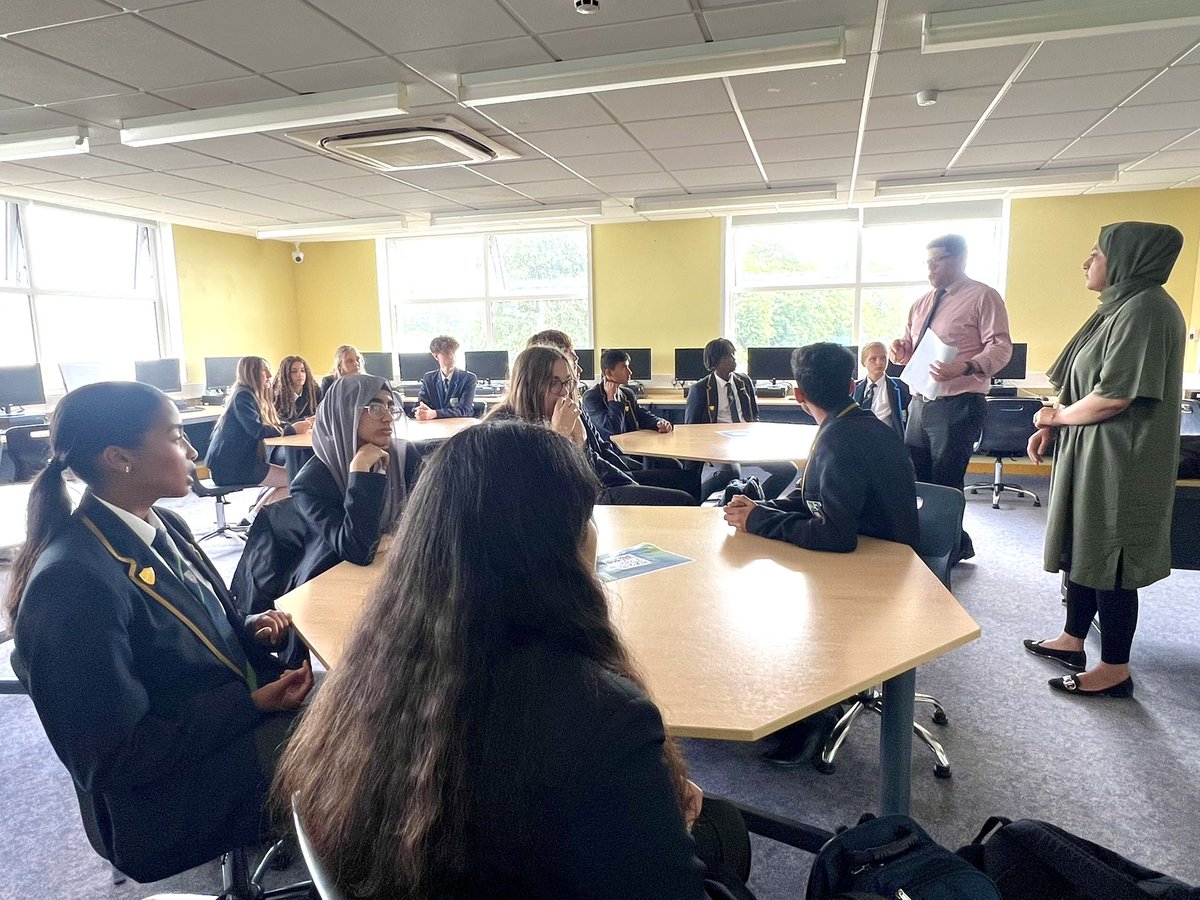 ChilternMMA's tweet image. This week, our Year 10 More Able students had a brilliant opportunity to explore post-16 options at @Cedars_Upper . They were particularly inspired by lessons in Criminology, Fashion, and Economics — a fantastic insight into future pathways! 🚏👏🏼

Thank you @Umara1Qureshi !