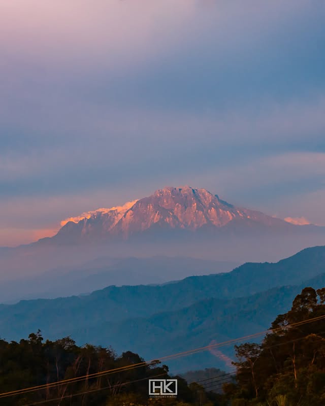 In the right light, at the right time, everything is extraordinary ✨

📍 Kokol Hill, Kota Kinabalu

Photo by <a href="/hazwankamisin/">HZWN K</a>

#exploresabah #KKCity