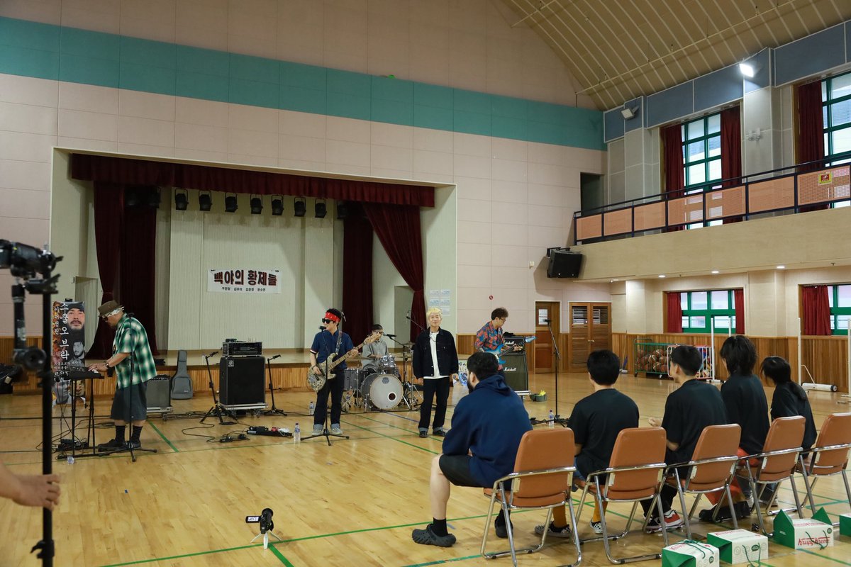 CryingNut's tweet image. &amp;lt;크라잉넛 유튜브 콘텐츠 출연 안내&amp;gt;

유튜브 명동콜링.. 아니고 &amp;lt;카더정원&amp;gt; 채널
‘스쿨오브락’에 크라잉넛이 출연 했습니다. 
청소년 밴드 ‘백야의 황제들’과 함께
크라잉넛 해체썰 전격 공개😲

📍영상 링크
youtu.be/Hd0y8cAacoM