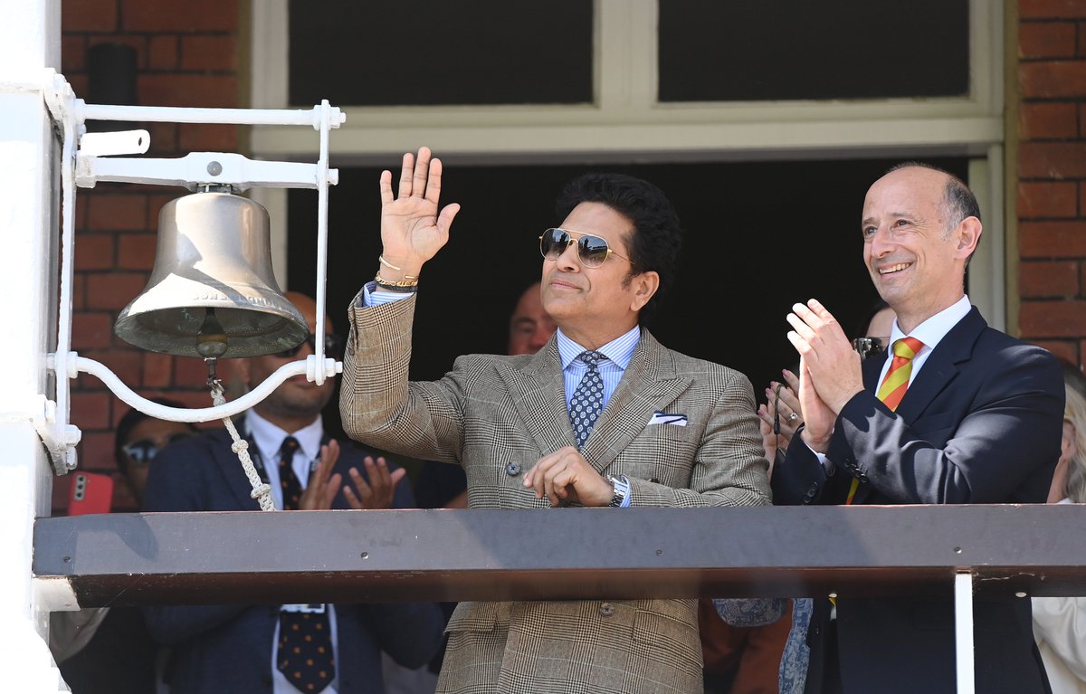 Little Master at Lord's 🤩

Sachin Tendulkar rings the bell ahead of the third #ENGvIND Test 🎉

#WTC27