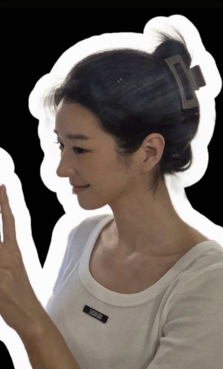 내 예지님 콧대 개잘난 거 좀 봐 ..🧎‍♀️🧎‍♀️