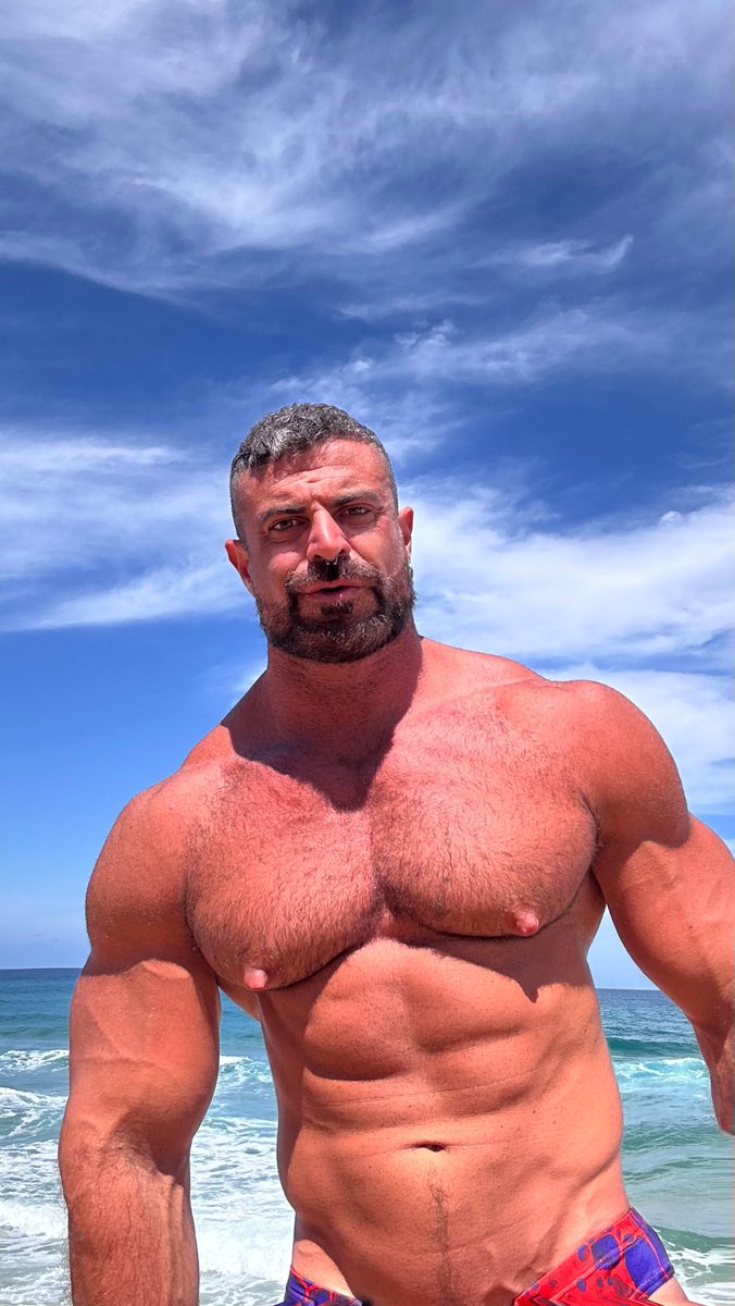 <a href="/notgwendalupe/">Pop & Hot Culture</a> Football players?