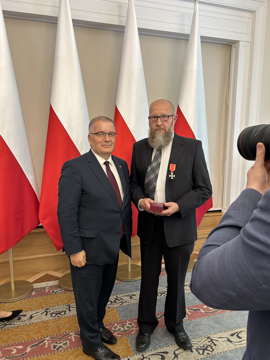 krzysztofwpanek's tweet image. Zmiany, zmiany, zmiany. Do tej pory pozycję „kawaler” odhaczałem jedynie w rubryce stan cywilny. Od dziś jestem kawalerem podwójnym 😉