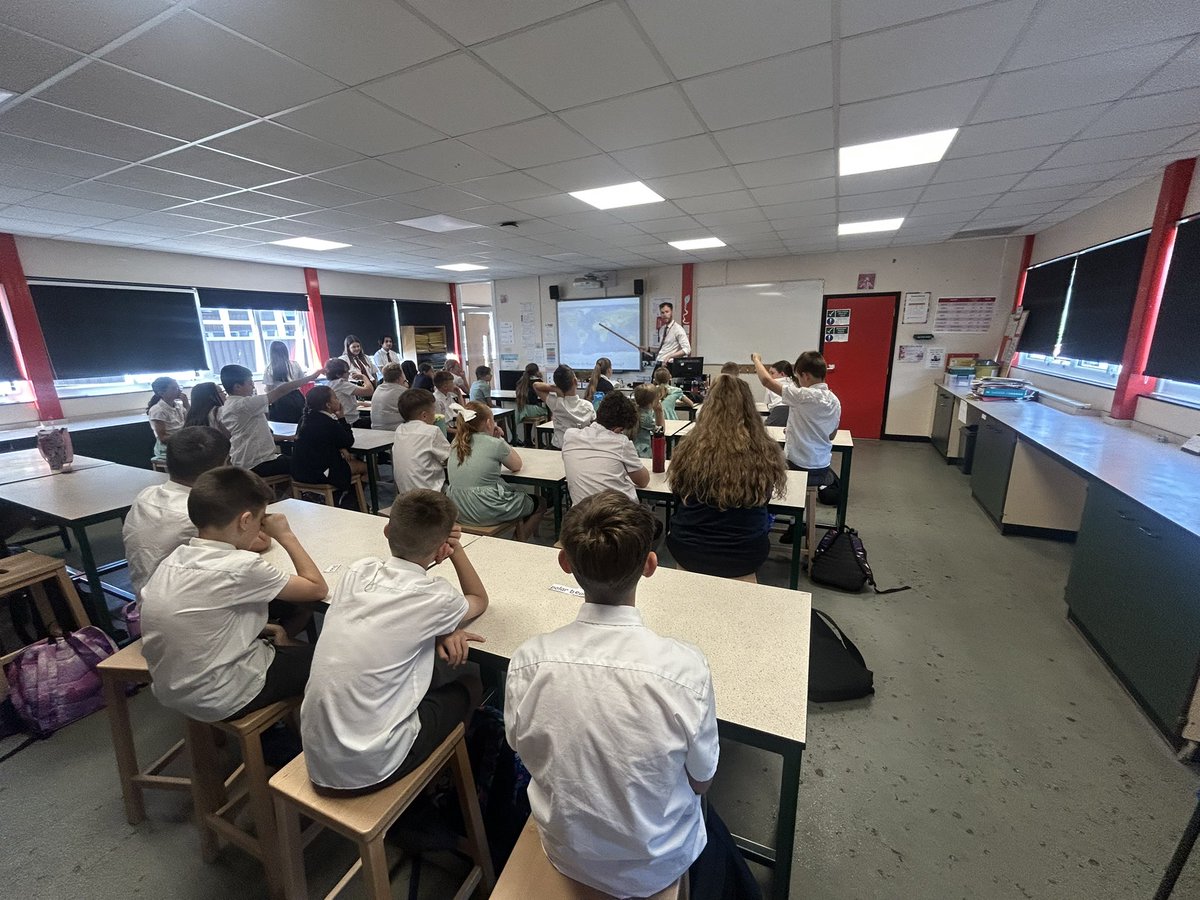 MrAbnett01's tweet image. Geography lesson next…. 🐾@PoppyfieldSch