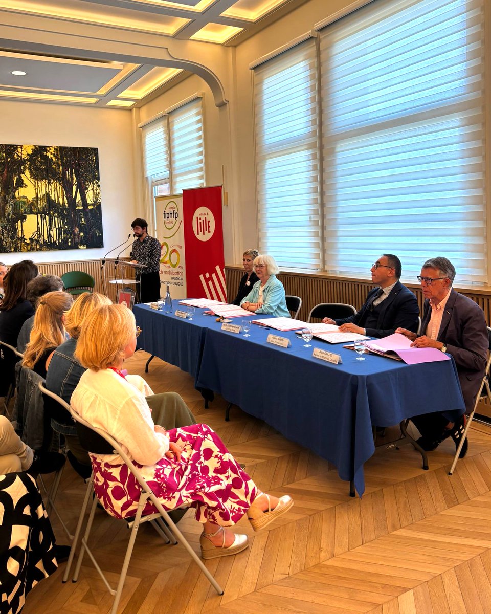 Elu_e_sPCFLille's tweet photo. #Lille s'engage en faveur de l’ #inclusion, notamment auprès de ses agents en situation de #handicap
✍️ Nouvelle convention signée avec le Fonds pour l’insertion des personnes handicapées dans la fonction publique (#FIPHFP)
📍 Pour un #emploi #public inclusif et émancipateur https://t.co/FrlgC8cWYZ