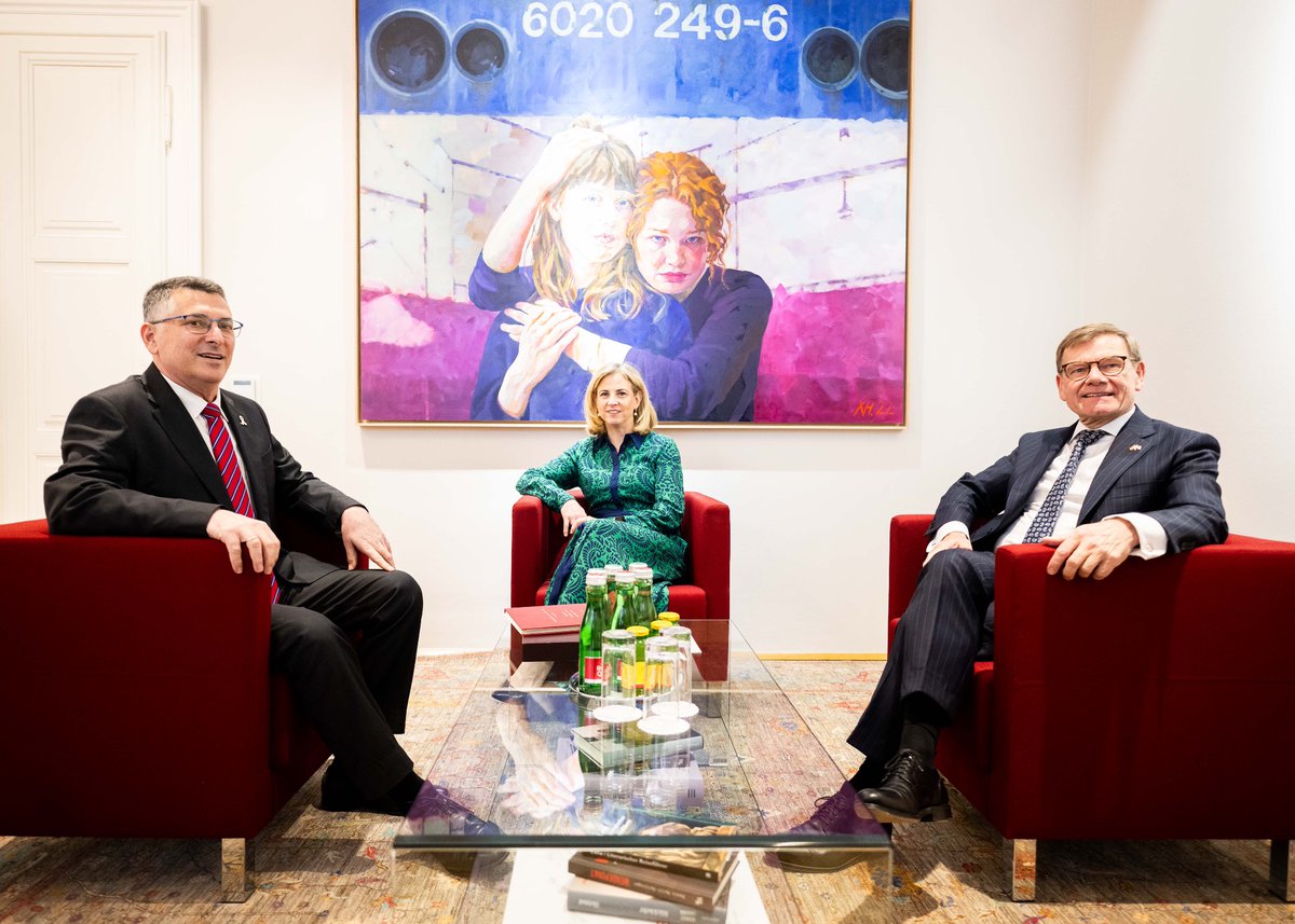 Beate Meinl-Reisinger (@bmeinl) on Twitter photo Ich freue mich sehr über deinen ersten offiziellen Besuch in Wien, <a href="/JoWadephul/">Johann Wadephul</a>!
🇩🇪 und 🇦🇹 verbindet mehr als eine enge Freundschaft – wir arbeiten Seite an Seite an den großen Herausforderungen unserer Zeit: Für Frieden in der Ukraine, ein starkes Europa und die Erweiterung um Ich freue mich sehr über deinen ersten offiziellen Besuch in Wien, <a href="/JoWadephul/">Johann Wadephul</a>!
🇩🇪 und 🇦🇹 verbindet mehr als eine enge Freundschaft – wir arbeiten Seite an Seite an den großen Herausforderungen unserer Zeit: Für Frieden in der Ukraine, ein starkes Europa und die Erweiterung um