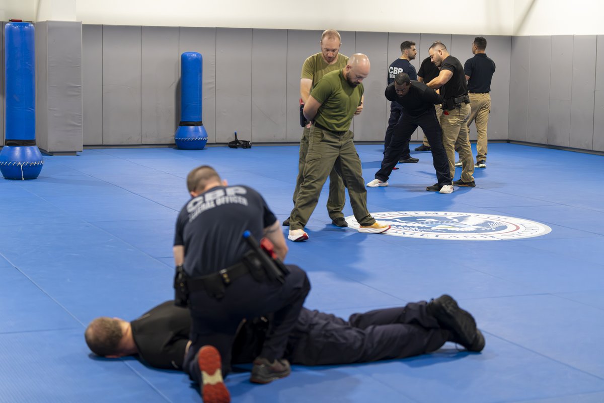 CBPLESCXD's tweet image. LESC's Less-Lethal Training Branch began instructing Less-Lethal Instructor Training Program (LLITP) class 2508 this week. One of the first training items these @CBP officers and agents receive is learning proper handcuffing techniques. #LearnAboutLESC