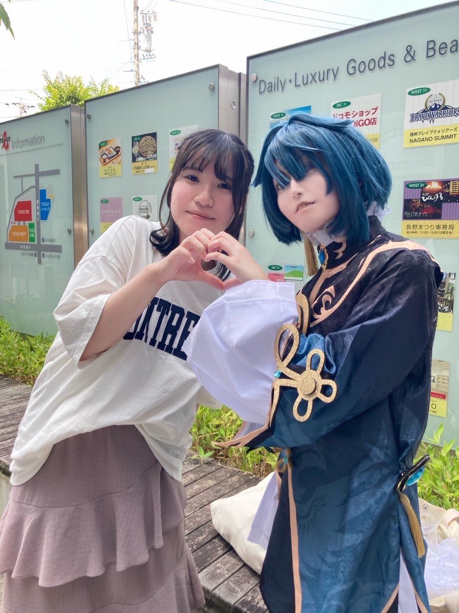 nu_manken00's tweet photo. 【善光寺表参道夏祭りに行ってきました！】

漫研メンバー9人で参加しました。今回はコスプレイベントも同時開催されており、色々見学しながら楽しい時間を過ごしました！
今後、漫研ではコスプレに関する活動にも力を入れていく予定です。興味のある方は、ぜひ一緒に活動してみませんか？ https://t.co/lPyoxQibYl