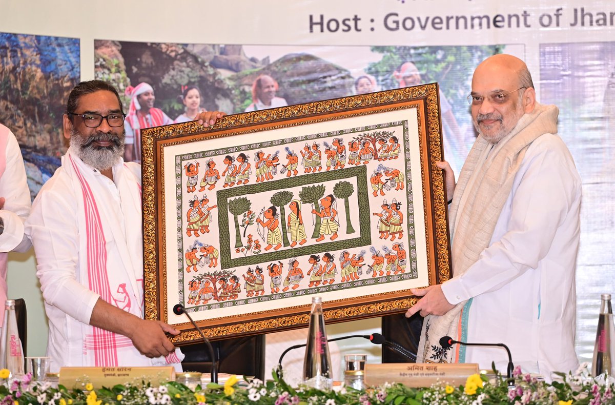 27वीं पूर्वी क्षेत्रीय परिषद की बैठक देश के गृह मंत्री श्री अमित शाह की अध्यक्षता में शुरू हुई।  मुख्यमंत्री श्री <a href="/HemantSorenJMM/">Hemant Soren</a> ने केंद्रीय गृहमंत्री का झारखंडी संस्कार के साथ अभिनन्दन किया।