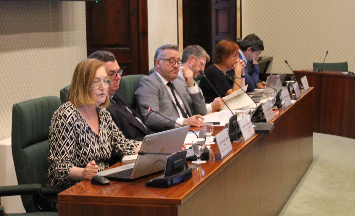 Sindicatura de Comptes de Catalunya (@sindicaturacat) on Twitter photo La síndica <a href="/AngelsCabases/">M.Àngels Cabasés</a> presenta al <a href="/parlamentcat/">Parlament de Catalunya</a> l'informe de la <a href="/sindicaturacat/">Sindicatura de Comptes de Catalunya</a> sobre el sistema de contraprestació de l'atenció hospitalària i especialitzada prestada per l'<a href="/icscat/">ICS. Generalitat</a> i pels centres concertats per compte de <a href="/salutcat/">Salut</a>
📹 parlament.cat/ext/f?p=700:15… La síndica <a href="/AngelsCabases/">M.Àngels Cabasés</a> presenta al <a href="/parlamentcat/">Parlament de Catalunya</a> l'informe de la <a href="/sindicaturacat/">Sindicatura de Comptes de Catalunya</a> sobre el sistema de contraprestació de l'atenció hospitalària i especialitzada prestada per l'<a href="/icscat/">ICS. Generalitat</a> i pels centres concertats per compte de <a href="/salutcat/">Salut</a>
📹 parlament.cat/ext/f?p=700:15…