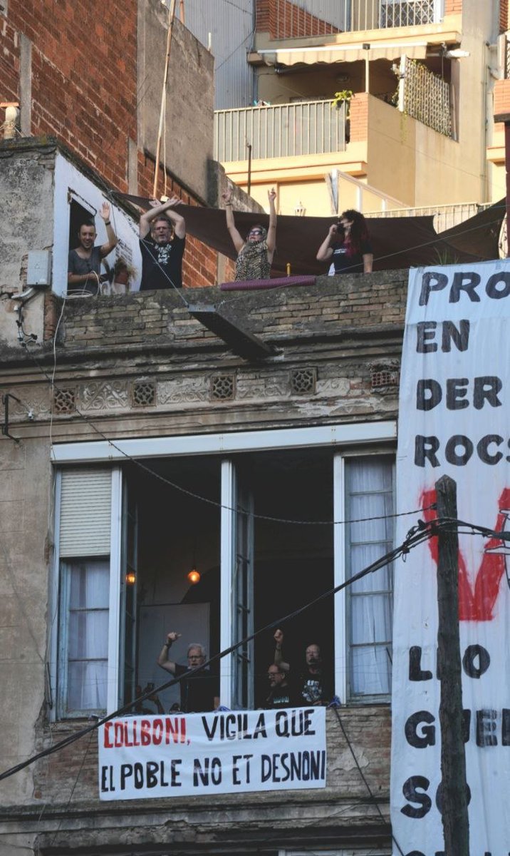 <a href="/FAVBcn/">Favb</a> <a href="/coshac_sindicat/">Confederació Sindical d'Habitatge de Catalunya</a> <a href="/SindicatLloguer/">Sindicat de Llogateres i Llogaters</a> <a href="/CGTCatalunya/">CGT Catalunya 🚩🏴</a> <a href="/Endavant_Bcn/">Endavant Barcelonès</a> <a href="/SEPC_nacional/">SEPC</a> <a href="/SindicatHabSC/">Sindicat Habitatge Socialista de Catalunya</a> <a href="/AssembleaSants/">AssembleaBarriSants</a> <a href="/CiutatVellaSHSC/">Sindicat Habitatge de Ciutat Vella</a> <a href="/habitatge9b/">Sindicat d'Habitatge de Nou Barris</a> Però també us volem avisar: l’Ajuntament de <a href="/jaumecollboni/">Jaume Collboni</a>, ha iniciat el procés judicial per fer-nos fora. El seu pla gentrificador segueix endavant. Ens volen imposar el  seu model de ciutat caduc, però cada dia se li obren més fronts.