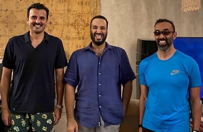 This is how the Arab royals look, not any different from South Indians and trust me no Paki would like to be accounted one of them.