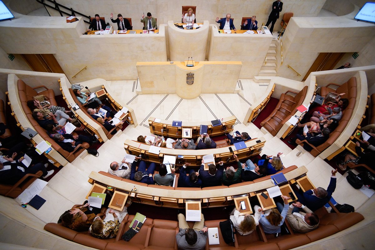 👉El Parlamento aprueba tres leyes e inicia la tramitación de otras cuatro en el último periodo de sesiones

🗣️La presidenta <a href="/MJGRevuelta/">María José González</a>  ha valorado el trabajo del periodo de sesiones como una “intensa y productiva actividad legislativa"

📎goo.su/tjgwUo