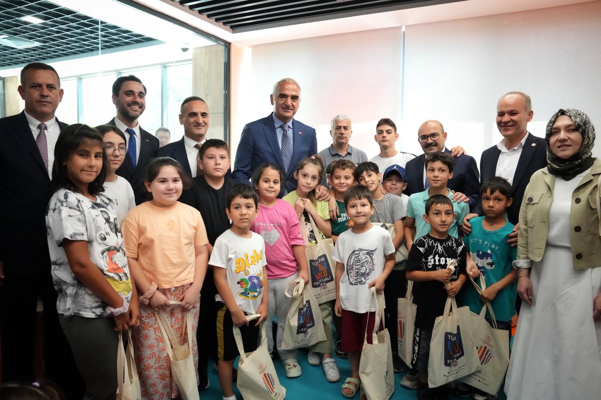 Bakanımız <a href="/MehmetNuriErsoy/">Mehmet Nuri Ersoy</a>'un katılımıyla Balıkesir İl Halk Kütüphanemizi hizmete açtık. 📚

📖 5.650 m² kullanım alanı
📚 105 bin kitap kapasitesi
👥 770 kişilik oturma alanı

Atölyeler, sinema salonu, çocuk ve gençlik bölümleriyle çok yönlü bir kültür ve öğrenme merkezi!