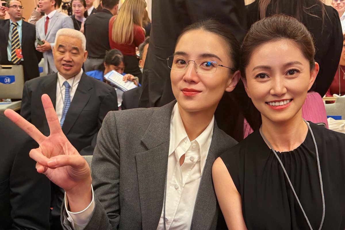 MiaoXiaojuan's tweet image. #dailypost Bumped into #actress Song Jia during a conference break - Radiant both on and off screen ✨
#Songjia #宋佳