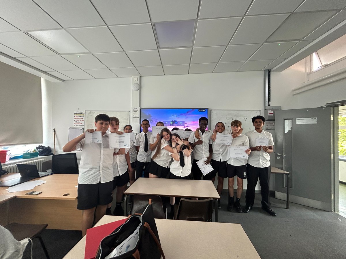 🎉Well done to this great group of Year 9s from <a href="/bowerparkac/">Bower Park Academy</a> for completing their 6-week maths programme! <a href="/TeamUpHub/">Team Up</a>
In their final session with tutors, pupils reviewed progress tests, received certificates, and celebrated their hard work with some well-earned treats! #UniConnect