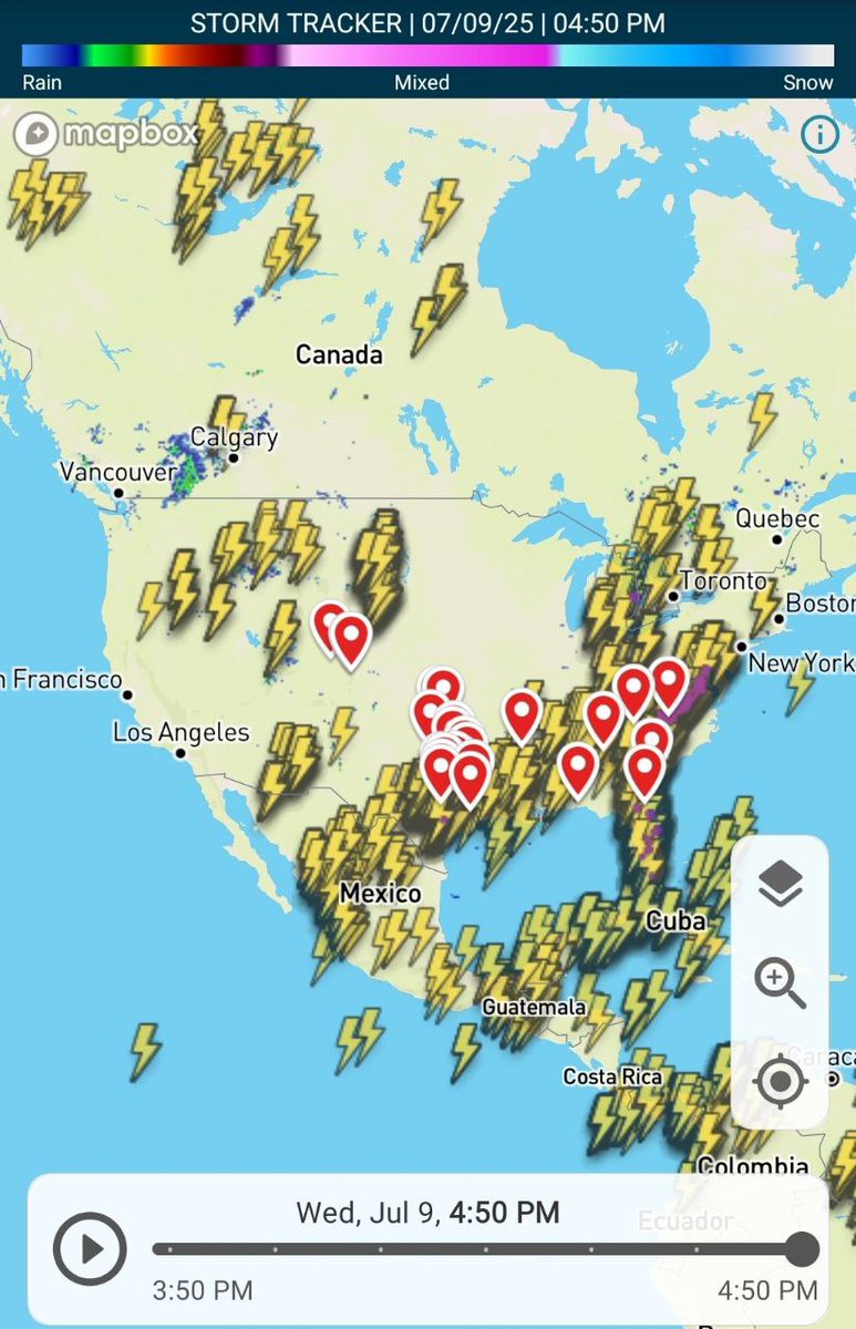 davidaxeirod97's tweet image. A third of the United States is under thunder ⛈️ lightning 🌩 storms right now