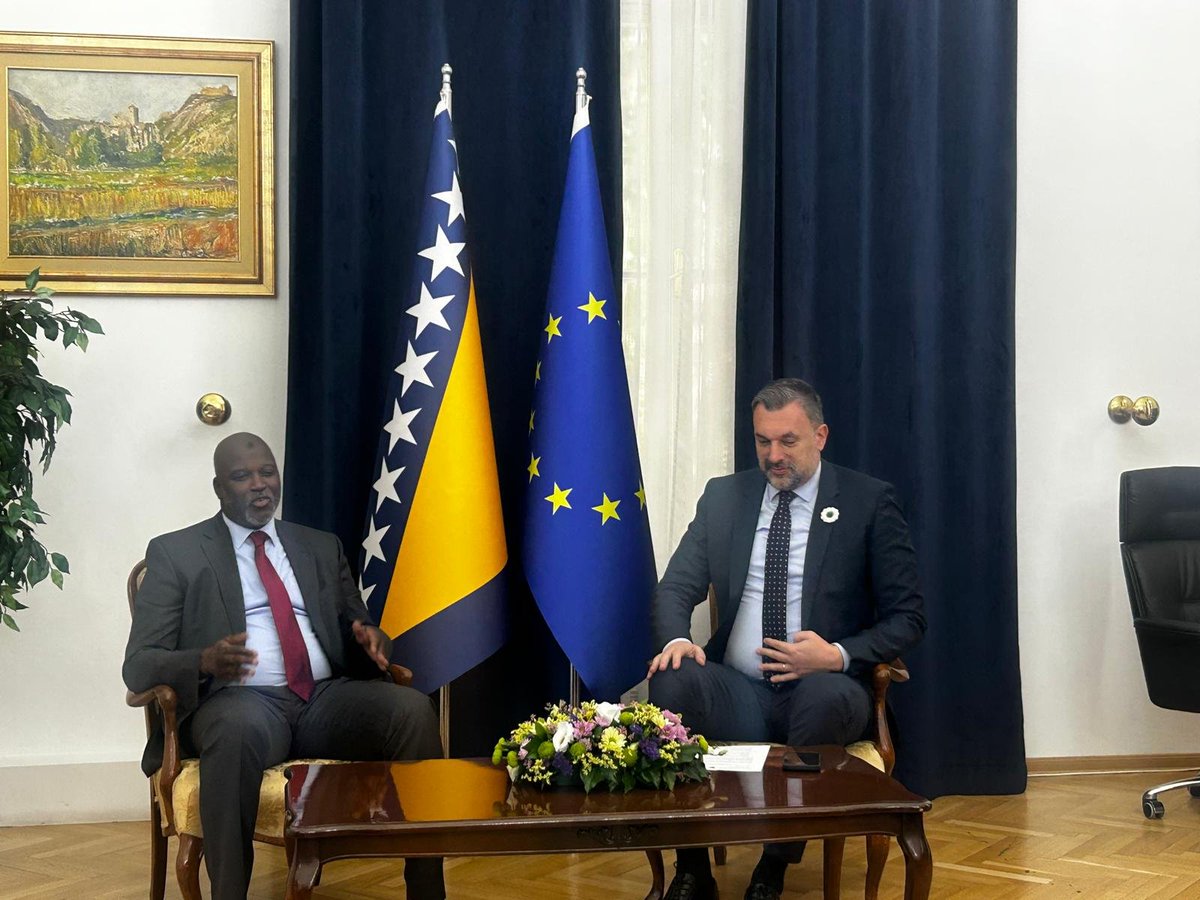 unirmct's tweet image. Sekretar MRMKS Abubacarr M. Tambadou sastao se danas u 🇧🇦 s ministrom vanjskih poslova @DinoKonakovic tokom svoje posjete povodom obilježavanju #Srebrenica30. Razgovarali su o nastavku saradnje i važnosti očuvanja naslijeđa #MKSJ i #MRMKS.