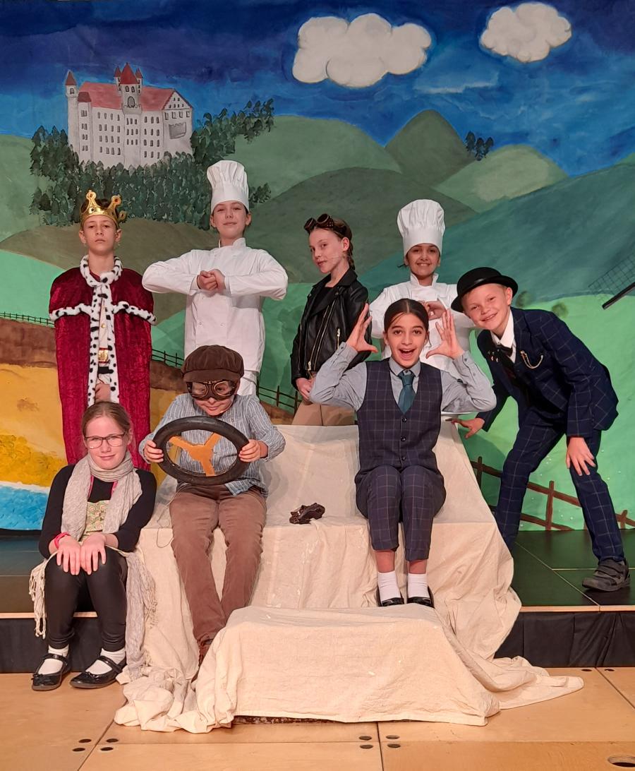 SevenoaksPri's tweet image. What a truly marvellous production of Chitty Chitty Bang Bang Jrn by Class 6B last night! The acting, singing and dancing was all performed beautifully! Well done 6B! 👏👑 #SPSValues #team #tootsweets #proud