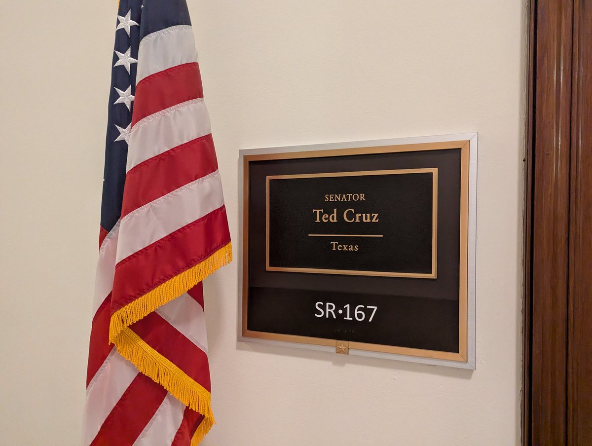 yidicarizona's tweet image. Day Three in D.C. 🇺🇸
We met Senator Cruz and walked all around the Cannon building and Capitol!