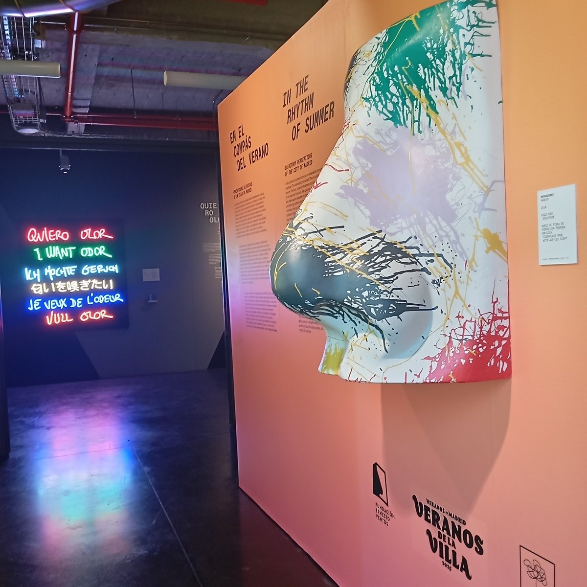 Te proponemos una exposición muy sensorial en #SerreríaBelga en la que el arte contemporáneo y los aromas que evocan a la ciudad de #Madrid se dan la mano.  #VeranosdelaVilla
🗓️Hasta el 3 de agosto 
🎟️Entrada gratuita