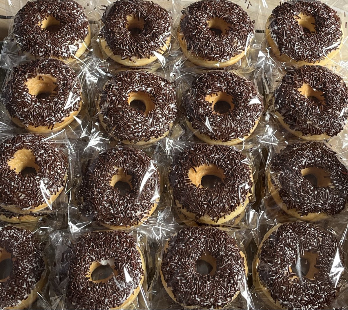 Donat jadul
Donat topping krim mesis 🫶