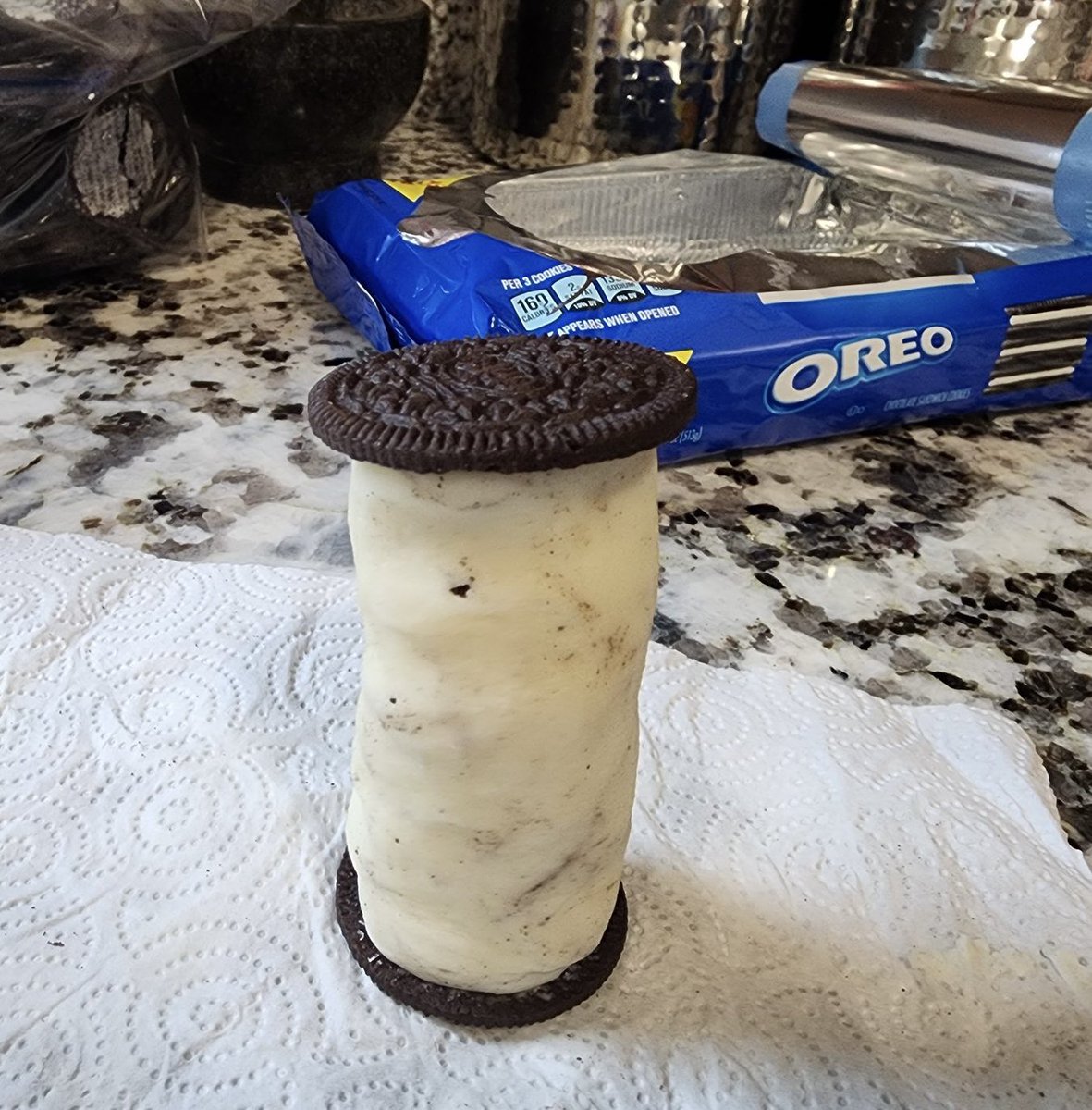 i’m on a diet so i’m only having 1 oreo