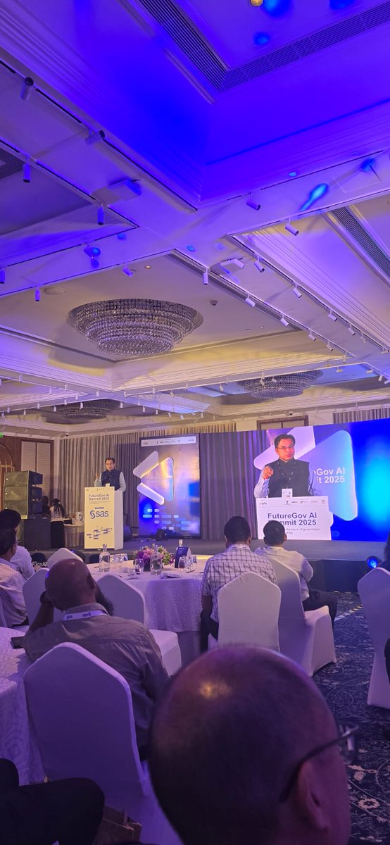 Speaking on "Reimagining the Future of Government" at the FutureGov Summit in New Delhi today. 

#MHA #MeitY #DoBM #AIinGovernance #IndiaAI