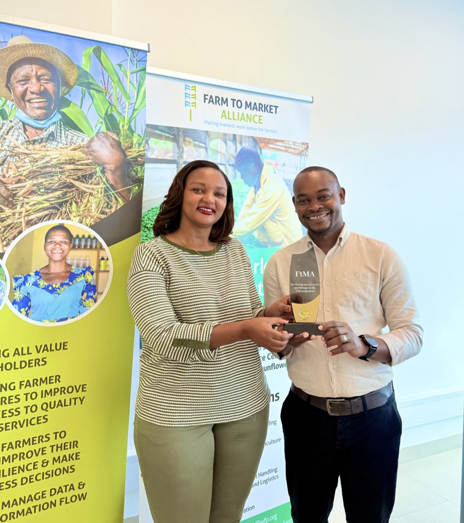 WFP_Tanzania's tweet image. Market access matters! 🌱
@WFP_Tanzania's Farm to Market Alliance has been recognized with the Driving Market Access & Linkages Award under Tanzania Sustainable Soybean Initiative for creating access to reliable markets for smallholder soya farmers in Iringa, Njombe & Morogoro!