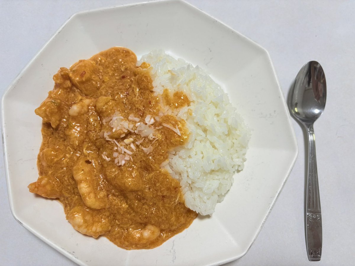 Yoshine_02283_'s tweet photo. 中華料理 昇龍さんより
エビチリあんかけご飯（ぶーやんスペシャル）
の再現レシピです！！

1.むきエビに下味（片栗粉以外）を合わせ、10分ほど置き、出てきた水を捨てる。
片栗粉を入れて下味完成

2.エビを置いている間にネギをみじん切りにし、合わせ調味料を作っておく https://t.co/MX9Wg98gWL