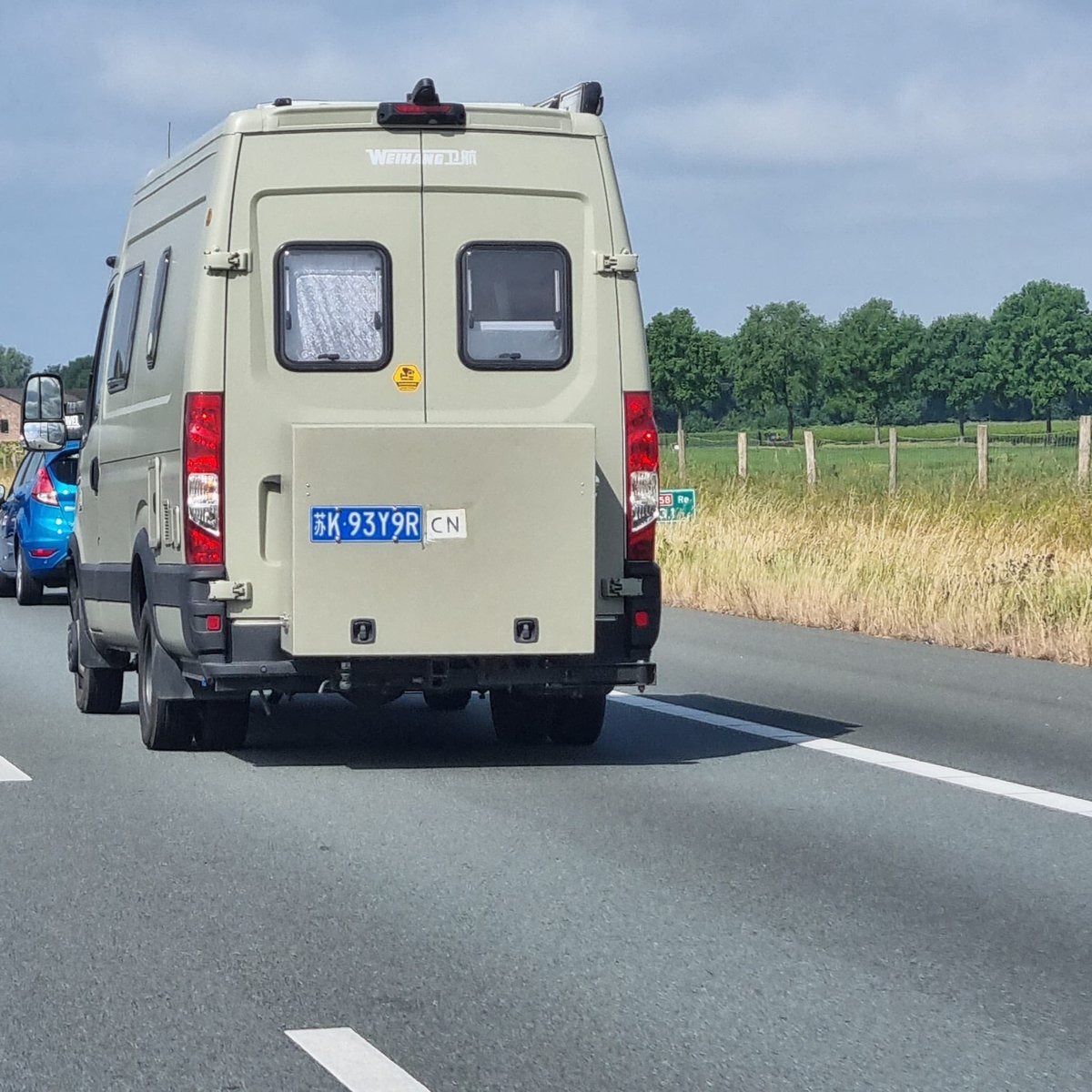 Kijk, dan bende ver van huis met de auto……
#China