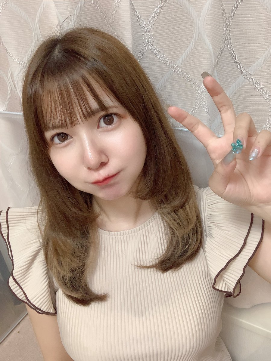 ボブもえちゃん✌🏻

じゃないけど20cm以上切りました✌🏻