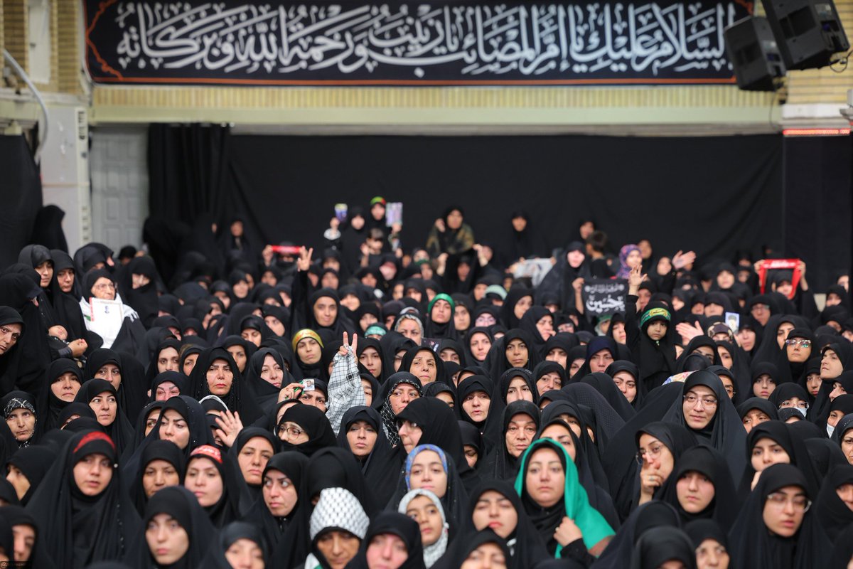 زینب‌وار ایستاده ایم؛ صبور، مقاوم و انقلابی ✌️🇮🇷

#حب_الحسین_یجمعنا
#در_مسیر_حسینیم‌