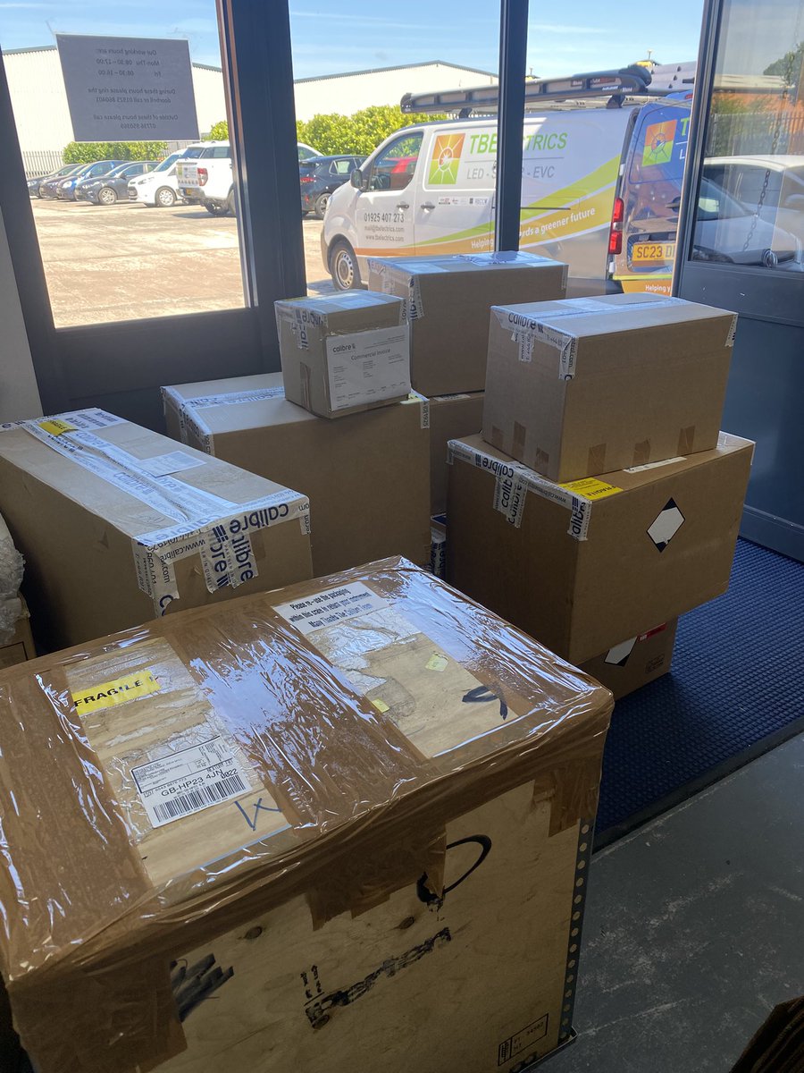 Another busy week for the Calibre stores team 🚚📦!