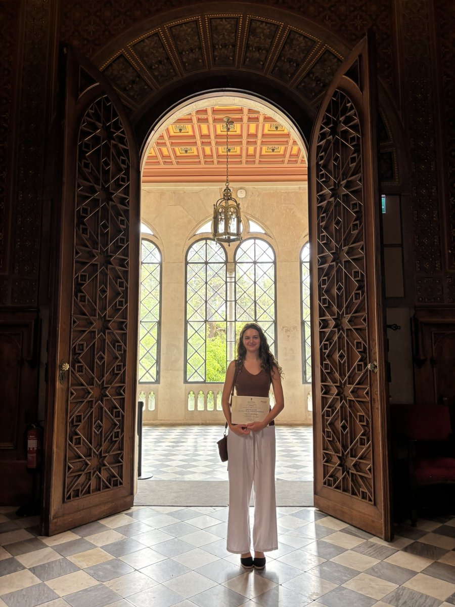 Premis UB-Santander per a treballs de recerca del Batxillerat al Paranimf de la UB. La Clàudia, que ha acabat el 2n de Batxillerat a l’<a href="/sitges_vinyet/">Institut VINYET. Sitges</a>, ha estat una de les premiades pel seu treball sobre els microplàstics a les costes de Sitges. Enhorabona, Clàudia!