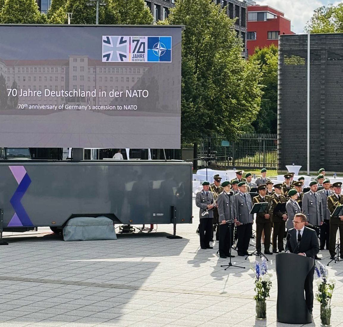 DrBabst's tweet image. Last eve the NATO ton met in Berlin to celebrate 70 years of German membership in NATO.
We can all relax: NATOs political unity is strong; the recent summit a success; Rutte an excellent diplomat and Germany possesses the will to lead.
After listening to these encouraging words…