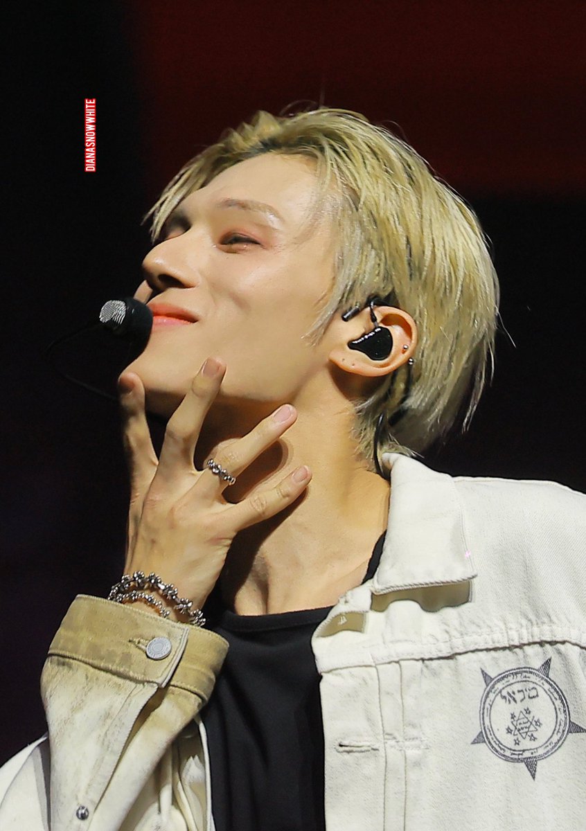 dianasnowwhite's tweet photo. 250706 우영  - 콘서트 D2
와……어떻게 이렇게 핫할 수가 있지? ;) ❤️‍🔥🔥

#WOOYOUNG #우영 #ATEEZ #정우영
#wooyoung_best #ATEEZ @ATEEZofficial https://t.co/yfDzTEBgIO