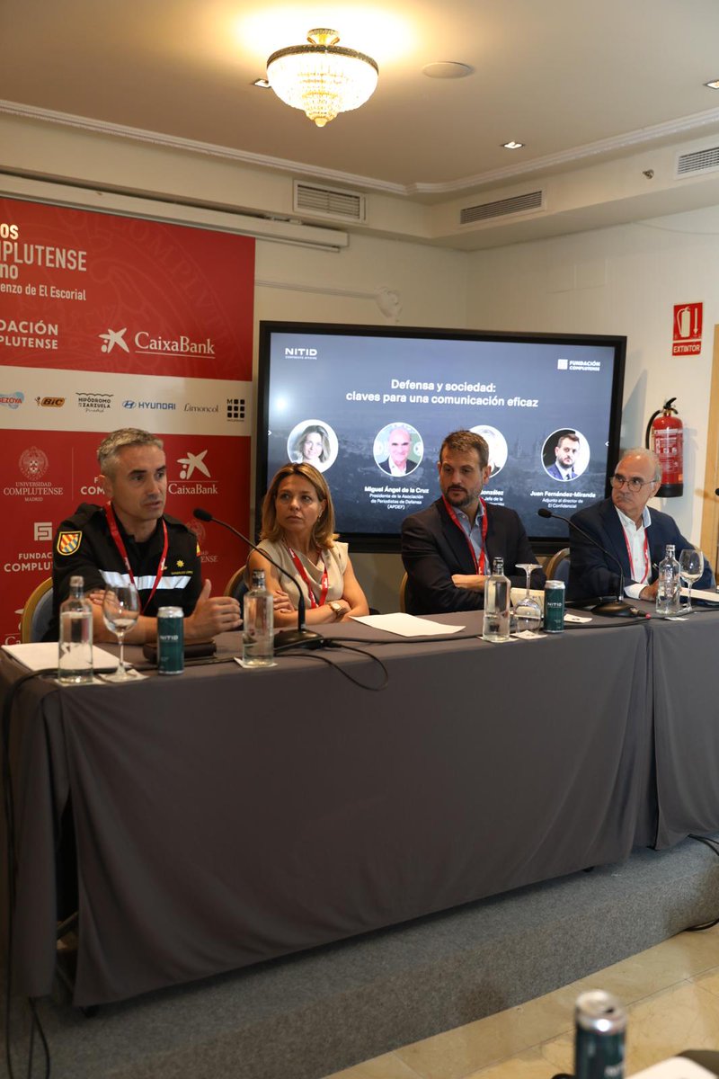 nitid_com's tweet photo. @UMEgob @CursosVeranoUCM @MiguelACruzLeiv, presidente de la @APDEF1, sobre la necesidad de conocer las Fuerzas Armadas: "Tenemos que volver a ver a los militares, es el primer paso para conocerles mejor". 

#ComunicarLaDefensa https://t.co/YsrtKogSFw