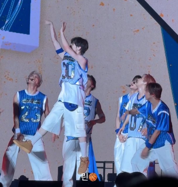 #chenle this form is crazy 😭😭😭