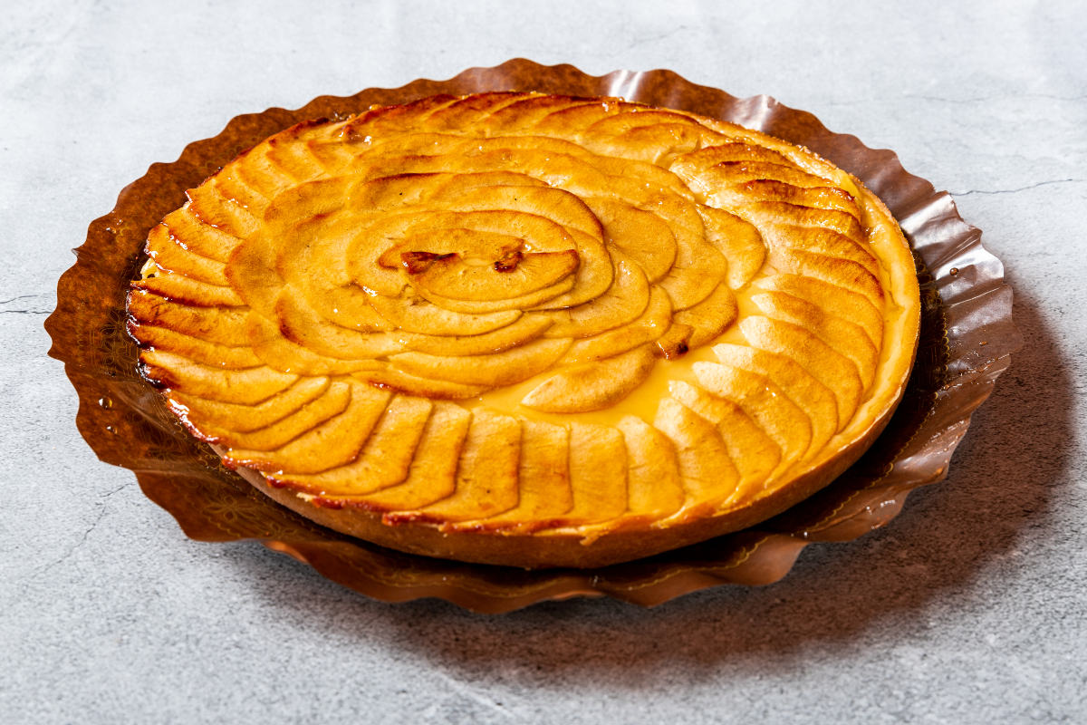 tejerosobrador's tweet photo. 🍏 El pastel de manzana de Tejeros tiene lo que más nos gusta:
masa casera, manzana natural y ese toque justo de canela.
Dulce, suave y 100% artesanal.
¡Irresistible! 🥧 #PastelDeManzana #ObradorTejeros https://t.co/W087vT39Bj