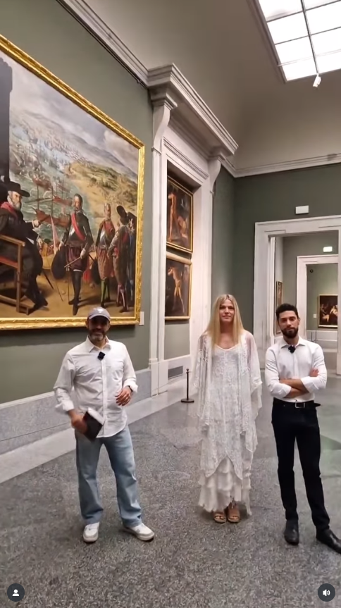 museodelprado's tweet photo. Esta mañana hemos hecho un directo desde la sala en la que se expone "La defensa de Cádiz" con los directores escénicos Julio Vélez Sainz y Daniel Migueláñez y la actriz Sara Sati. Podéis ver el vídeo aquí: https://t.co/DkIGBg58gi https://t.co/ARxBYWZ0Sd