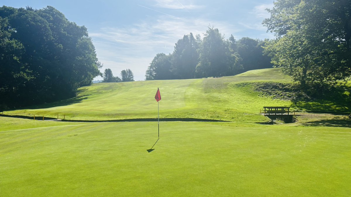 PrestburyGolf's tweet photo. Another cracker of a day in the North West with surfaces looking excellent 👌 ☀️ https://t.co/ShV5ZJz2QH