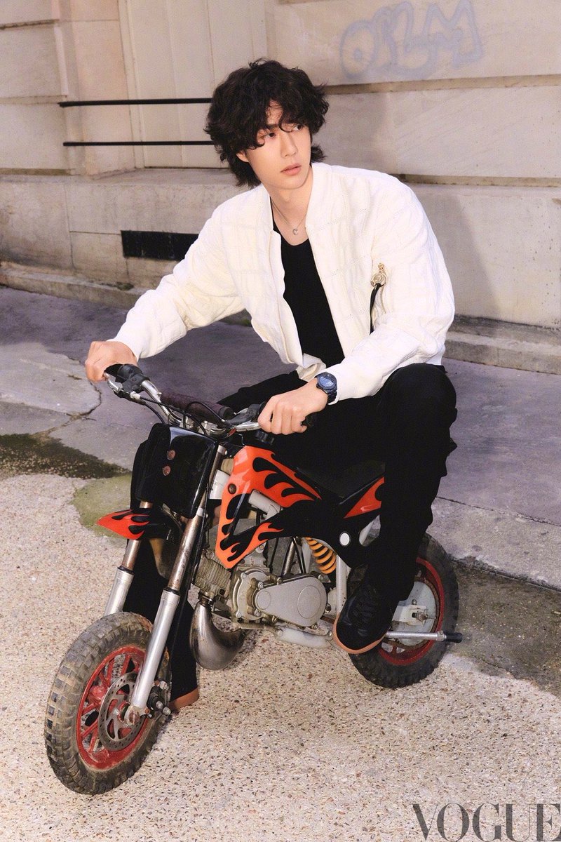 winters__rain's tweet photo. ทึ่บอกในสัมว่าอยากไปออกกำลังกายช่วงบ่ายก็คือนี่สินะ 😎

YIBO CHANEL FW25Couture  #WangYiBoCHANELHauteCouture #WangYibo #WangYiboxCHANEL #CHANEL #CHANELHauteCouture #hcw #HauteCoutureWeek  @CHANEL https://t.co/lgVj6SljLA