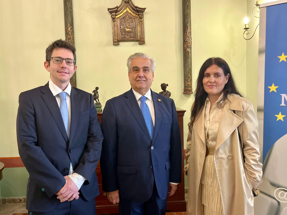 ▶️ José Ángel Soto Pérez-Cortés y Mª Encarnación Cáliz Talavera tomaron posesión hace unas semanas de sus notarías en Torrejoncillo y Hornachos, respectivamente, tras superar las últimas oposiciones.
📍 Si te quieres preparar, podemos ayudarte desde nuestra Academia: 927 245 143.