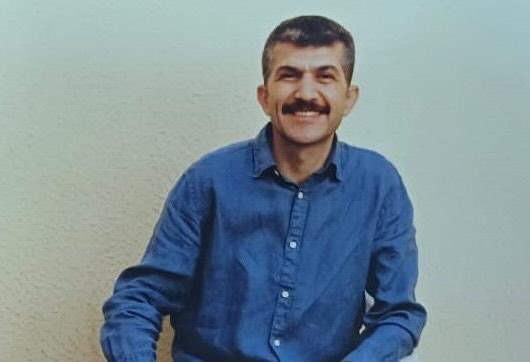 En son tutukluluğumda kısa bir süre ali abinin yan hücresinde kalmıştım.Geldiğimde kitaplar ve pasta ile karşılamışlardı.Her gün öğlen kitap molalarında onun kaval sesiyle voltaladım. Çok değerli bir insan 
Ali abi bugün açlık grevinin 143.gününde