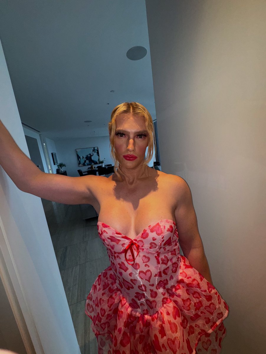 body_matty's tweet photo. Come and see the view #barbie #doll #viral https://t.co/UI7sSkrJPJ