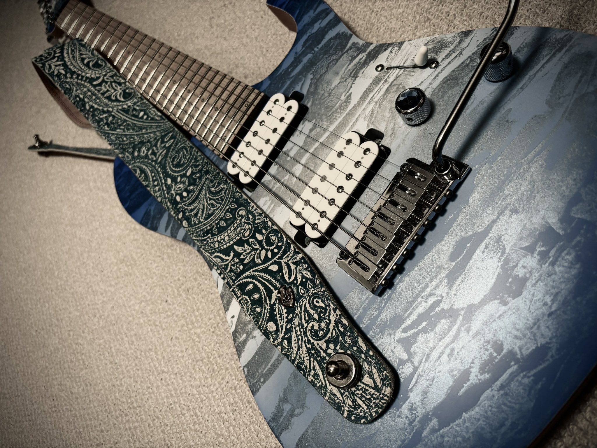 The1975 ギターピック 超貴重品⭐︎⭐︎⭐︎ Carter Vintage - Electric Guitars | Carter Vintage Guitar
