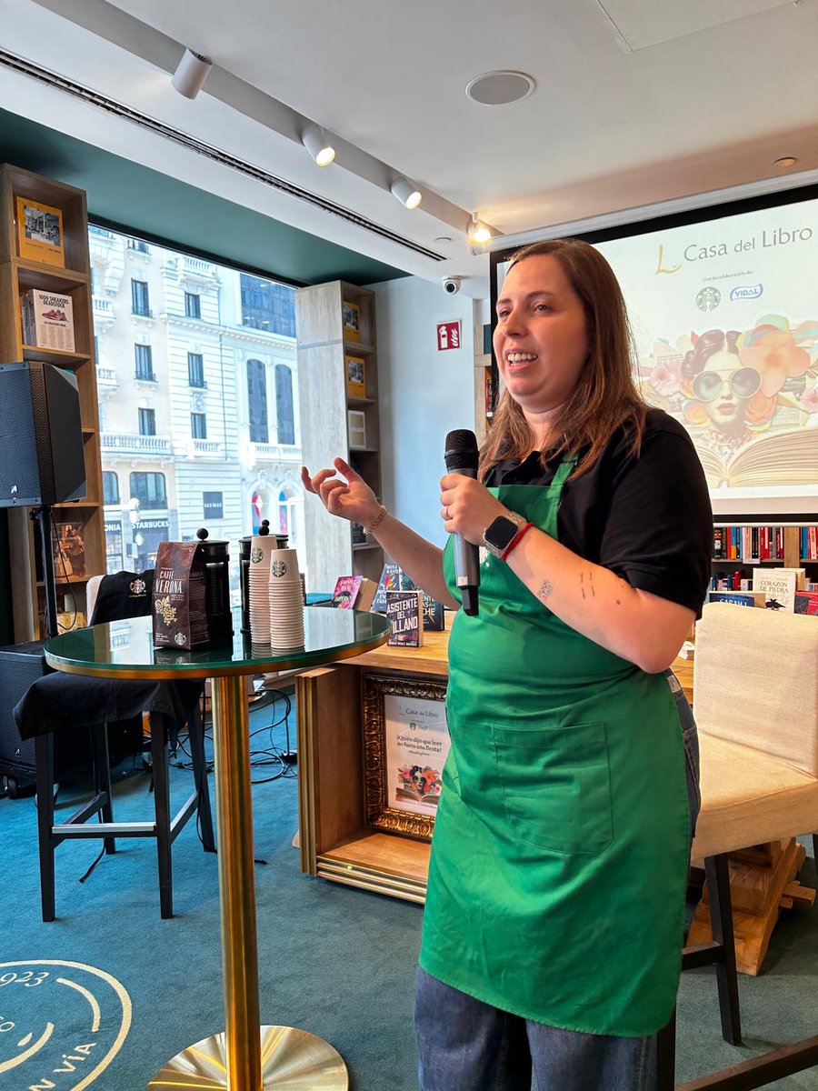 casadellibro's tweet photo. ¿Quién dijo que leer no fuera una fiesta? 😉
¡Ayer celebramos, con éxito, la 1º #ReadingParty en 📍Gran Vía! Gracias a @starbucks_es y a @Vidal_Golosinas por sumarse a esta fiesta, y por supuesto, a todas vosotras y a las autoras @HGreemwood🥳
¿Repetimos? 😜 https://t.co/TCuz5CNs6B