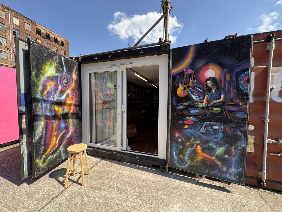 Talk about a guilty pleasure! 👀 This month's featured indie record shop is Vinylfetishes in Manchester 🌈 Read their full interview now!  📷
bit.ly/4eKiGPt