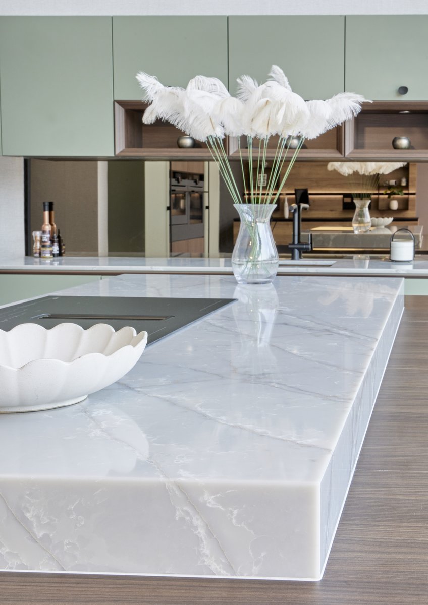 CRLstone's tweet image. CRL Quartz Cristallo Perla looks stunning in the @kutchenhaus Wirral showroom! 😍 

Order your free sample spr.ly/60174GQP7

#Quartz #QuartzWorktops #Countertops